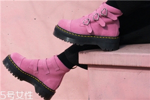 lazy oaf與dr.martens聯(lián)名厚底馬丁靴多少錢_在哪買？