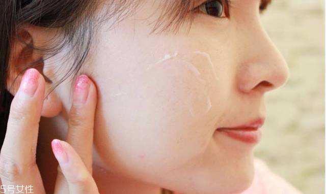 夏天油皮不能敷哪種面膜？這三種面膜越敷越油