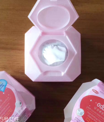用完卸妝巾還用洗臉么？不洗凈會刺激皮膚