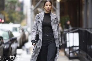 黑色打底衫怎么配衣服？時(shí)尚界的常青單品