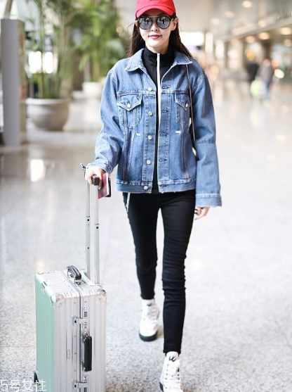 黑色打底衫怎么配衣服？時(shí)尚界的常青單品