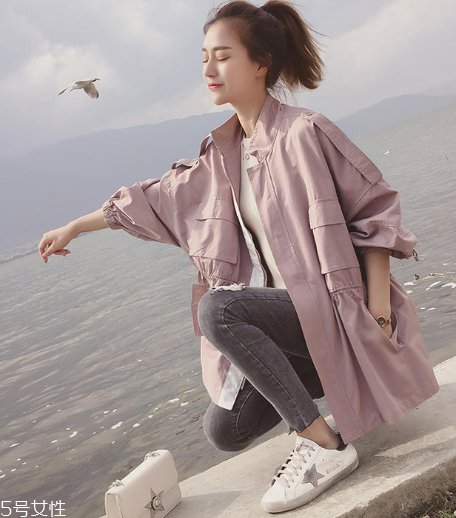 今年流行什么樣的風(fēng)衣？這幾款少女感十足