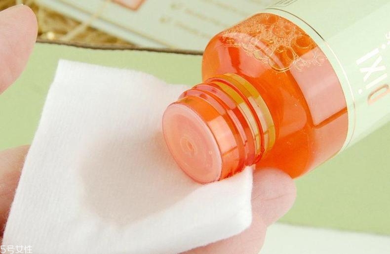 去角質(zhì)化妝水含酒精嗎？適合痘肌嗎？