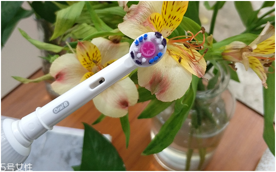 歐樂b電動(dòng)牙刷怎么樣？四個(gè)刷頭很好用