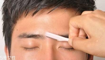 男生怎么化妝顯臉?。窟@4個(gè)地方化好秒帥