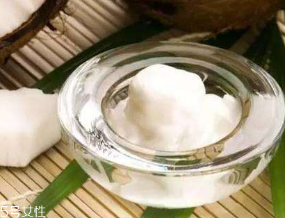 椰子油是什么顏色的？有兩種顏色