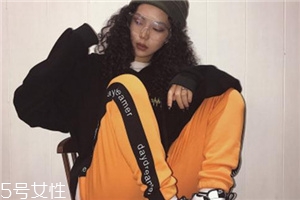 運(yùn)動(dòng)褲為什么洗了發(fā)紅？運(yùn)動(dòng)褲清洗方法要得當(dāng)