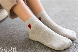 襪子能放在洗衣機洗嗎？襪子最好手洗