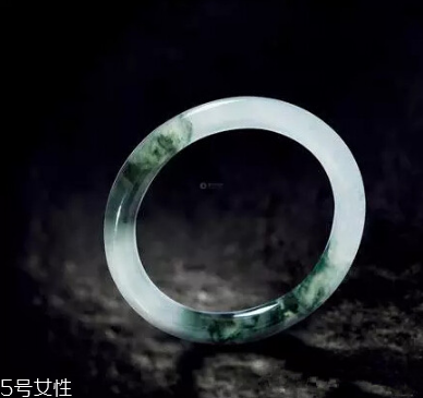 玉手鐲斷了怎么修復(fù)？玉手鐲佩戴要當(dāng)心