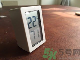 家里地板返潮怎么辦？墻上流水是怎么回事？
