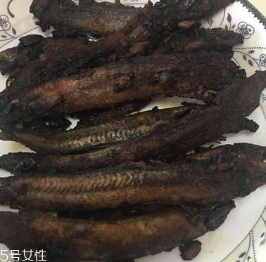 泥鰍會吃小魚嗎？這個是不會的