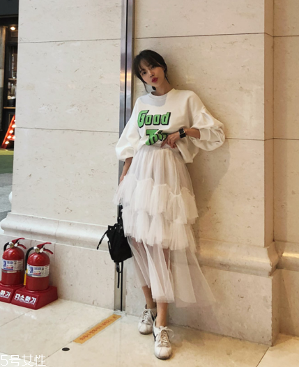 長(zhǎng)袖t恤怎么搭配？屬于你的最佳出門穿搭