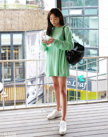 長(zhǎng)袖t恤怎么搭配？屬于你的最佳出門穿搭