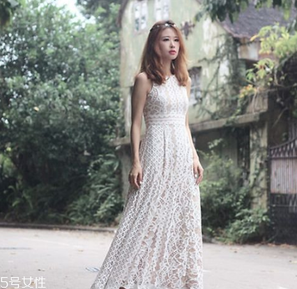 連衣裙搭配什么鞋子好看？處處散發(fā)迷人氣質(zhì)
