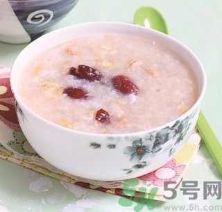 花生皮能不能吃？花生能和螃蟹一起吃嗎？