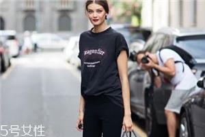 t恤怎么塞進(jìn)褲子好看？時尚達(dá)人都這樣塞