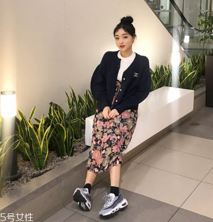 印花連衣裙配什么鞋子？印花連衣裙搭配鞋子圖片