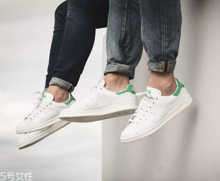 小白鞋可以用84洗嗎？慎用84洗小白鞋