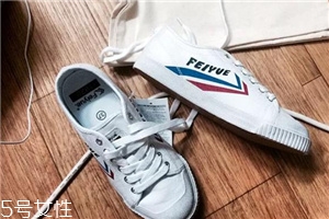 小白鞋買小了怎么辦？小白鞋太小這樣做