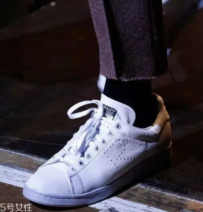 小白鞋曬黃了怎么辦？小白鞋曬黃了這樣恢復