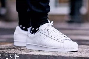 小白鞋曬黃了怎么辦？小白鞋曬黃了這樣恢復
