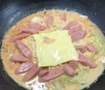 牛奶辛拉面煮多久？牛奶辛拉面牛奶和水的比例