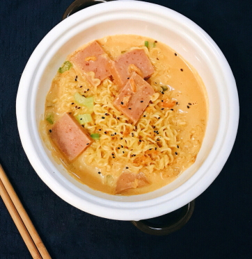 網(wǎng)紅牛奶辛拉面好吃嗎？牛奶辛拉面是黑暗料理嗎