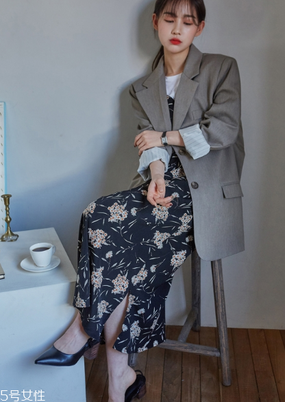 吊帶連衣裙配什么鞋子？吊帶連衣裙搭配鞋子圖片