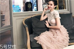 半身裙怎么搭配更優(yōu)雅？半身裙穿搭技巧