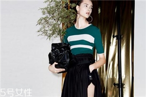 條紋t恤怎么搭配？條紋t恤搭配技巧