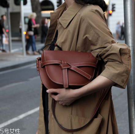loewe gate bag多少錢？羅意威18新款馬鞍包價(jià)格