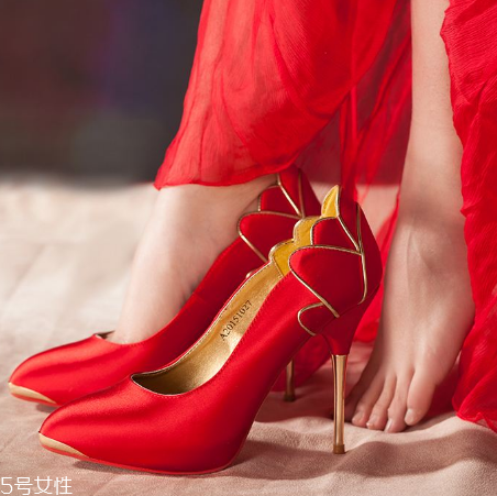 婚鞋是男方買還是女方買？婚鞋的購買講究