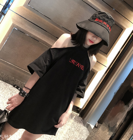 長(zhǎng)款t恤如何搭配？長(zhǎng)款t恤搭配技巧