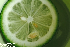 青檸檬可以敷臉嗎？青檸檬敷臉能美白嗎？