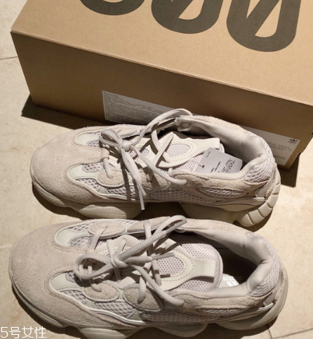 yeezy 500偏碼嗎？yeezy 500鞋碼標(biāo)準(zhǔn)嗎