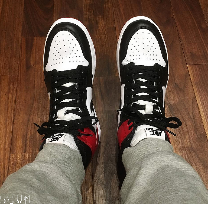 aj 1黑腳趾有女款嗎？aj 1黑腳趾有女生碼數(shù)嗎