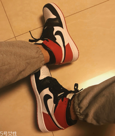 aj 1黑腳趾是荔枝皮嗎？aj 1黑腳趾皮質(zhì)是不是荔枝皮