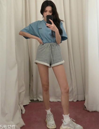 寬松t恤配什么褲子？寬松t恤搭配褲子圖片