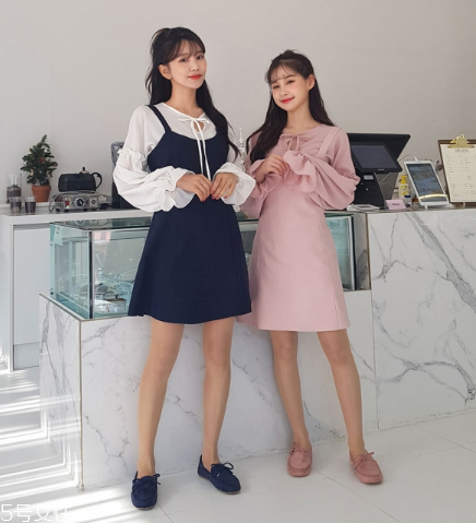 背帶裙配什么鞋子好看？背帶裙搭配鞋子技巧