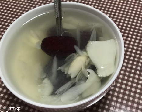 新鮮百合能泡水喝嗎？新鮮百合泡水好嗎？