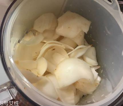 新鮮百合可以燉雞嗎？新鮮百合燉雞好吃嗎？