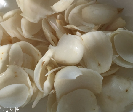 新鮮百合可以燉雞嗎？新鮮百合燉雞好吃嗎？