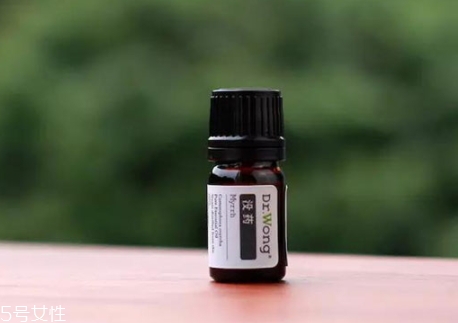 沒藥精油可以滴在內(nèi)褲上嗎？沒藥精油滴在內(nèi)褲上的好處