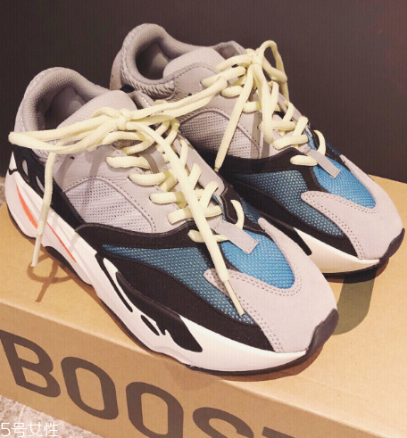 yeezy 700偏碼嗎？yeezy 700碼數(shù)正常嗎