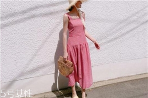 格子連衣裙搭配什么鞋子？格子連衣裙搭配技巧
