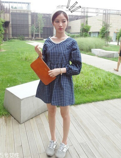 格子連衣裙搭配什么鞋子？格子連衣裙搭配技巧