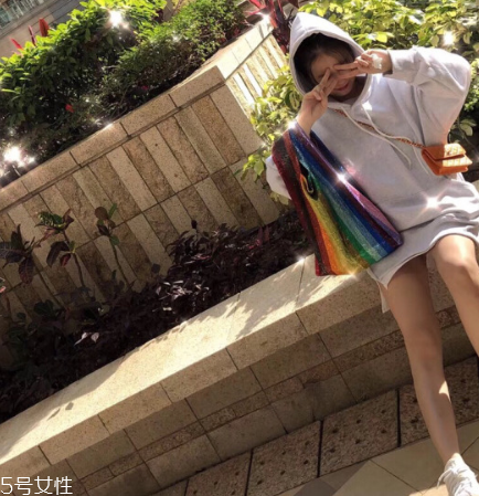 ashish彩虹亮片包多少錢？ashish彩虹亮片包價格