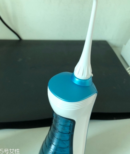 沖牙器和牙線哪個好？沖牙器和牙線的優(yōu)缺點