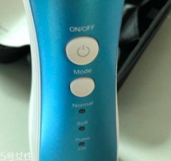 沖牙器和牙線哪個好？沖牙器和牙線的優(yōu)缺點