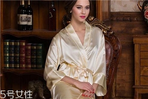睡衣里面還要穿內(nèi)褲嗎？睡衣里面用不用穿內(nèi)褲